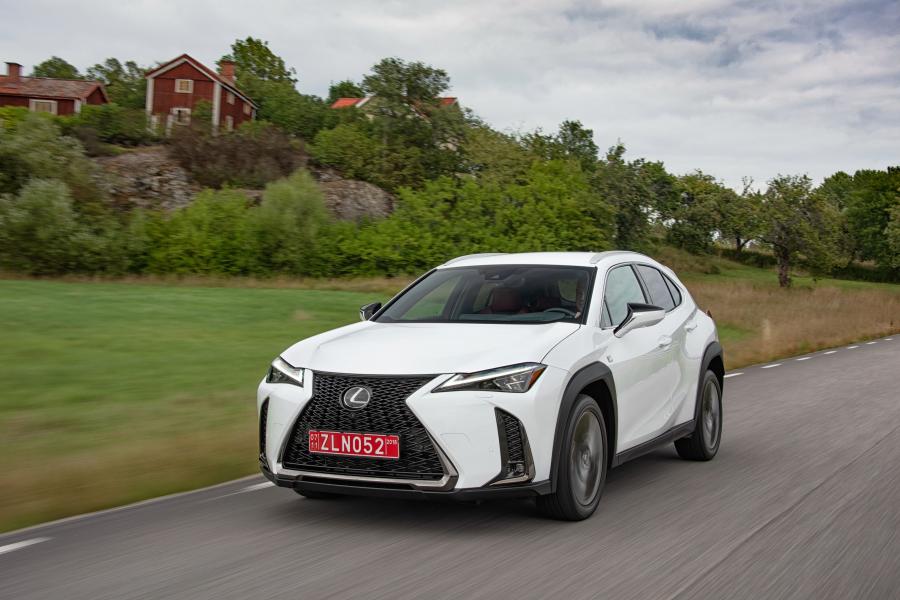  Lexus UX200 F-Sport 2018 года  (WW) (фото 14 из 32)